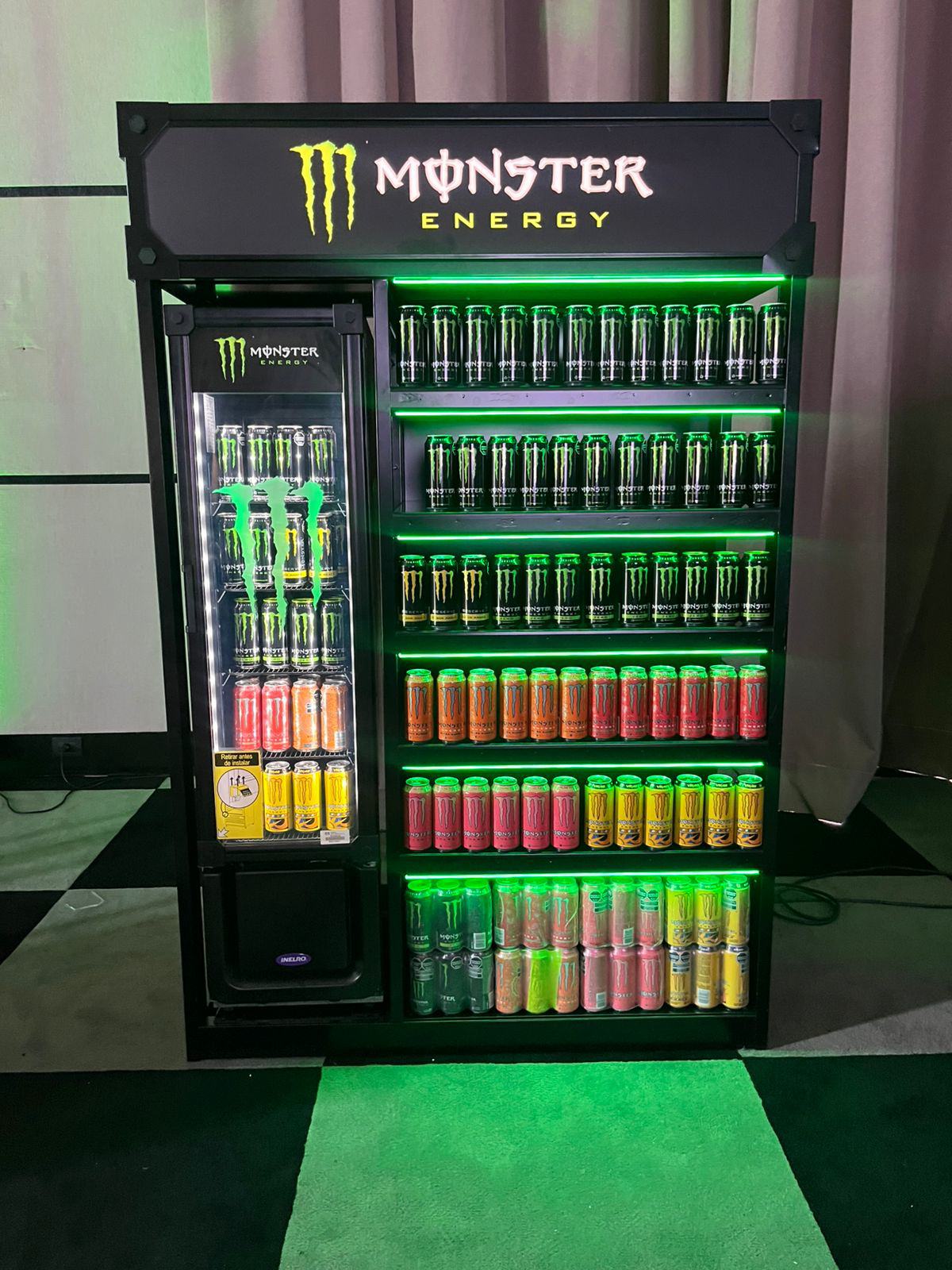 Puntera refrigerada de Monster Energy con iluminación verde