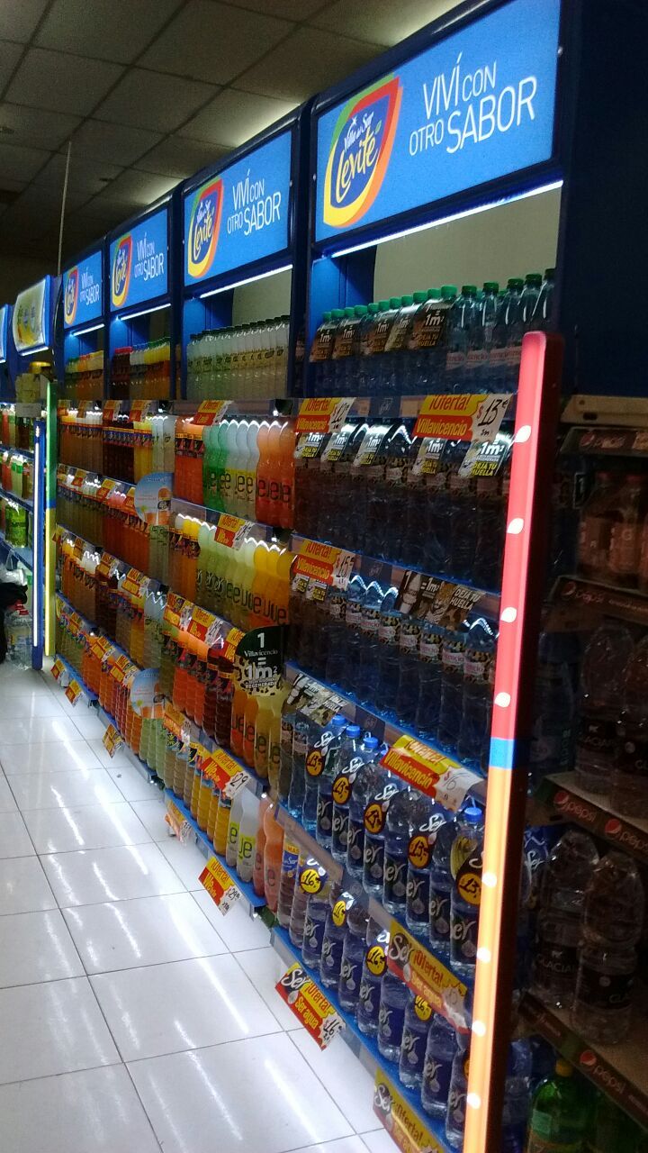 Góndola de aguas saborizadas con cabeceras iluminadas de Levité